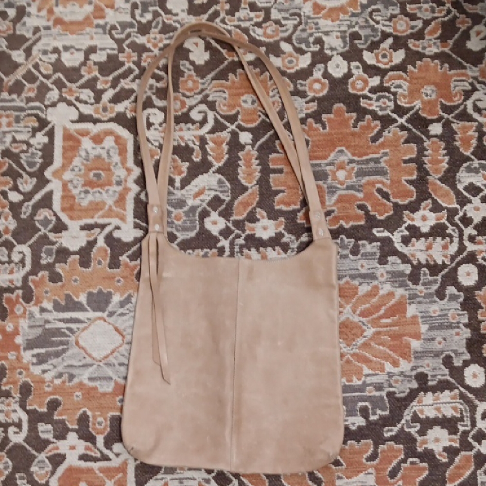 Leather Sling Crossbody Raven+Lily